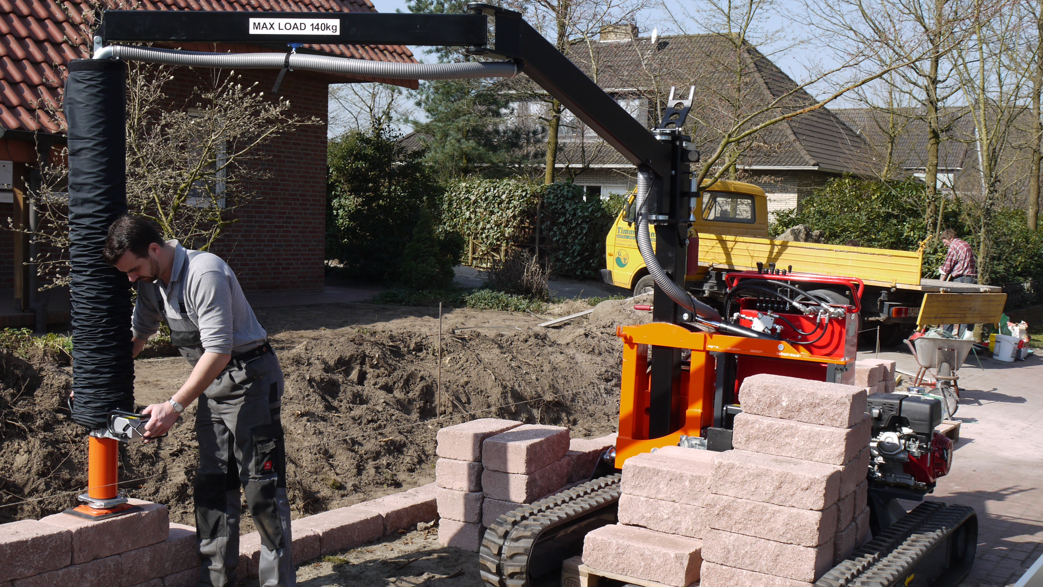 Optimas Vacu-Pallet-Mobil - laying wall stones