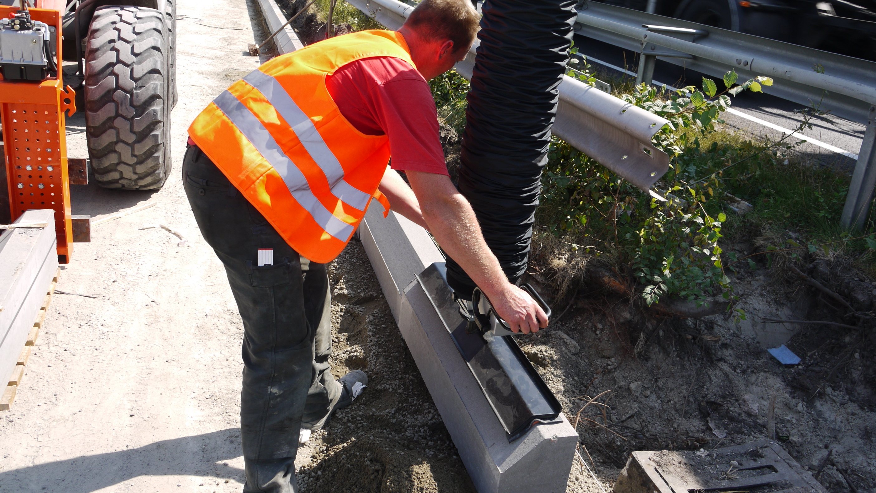 Easy placing kerbs with the Optimas Vacu-Lift.