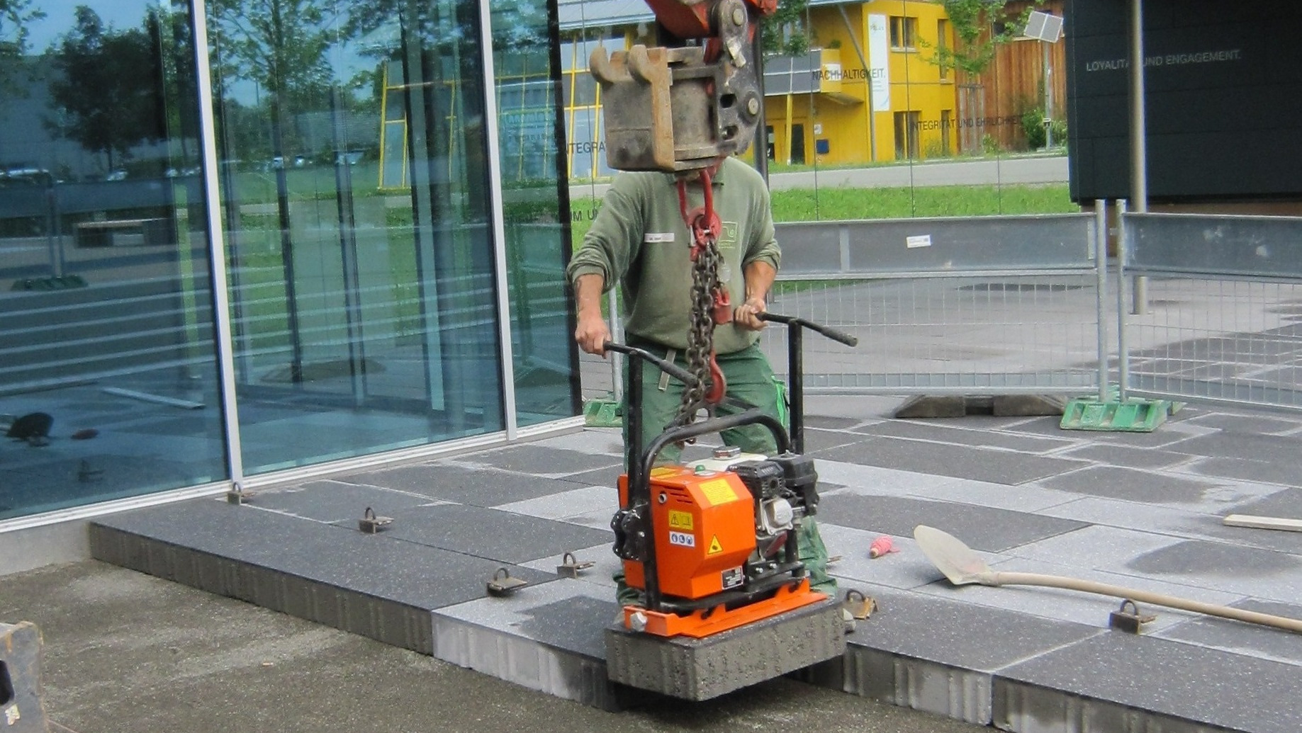 Optimas Vacu-Magnet 500 / 1500 P/H  Natural stone, concrete and marble pavers, step tread, kerbstones etc. and up to 500 kg or 1500 kg can be raised and moved with no difficulty.