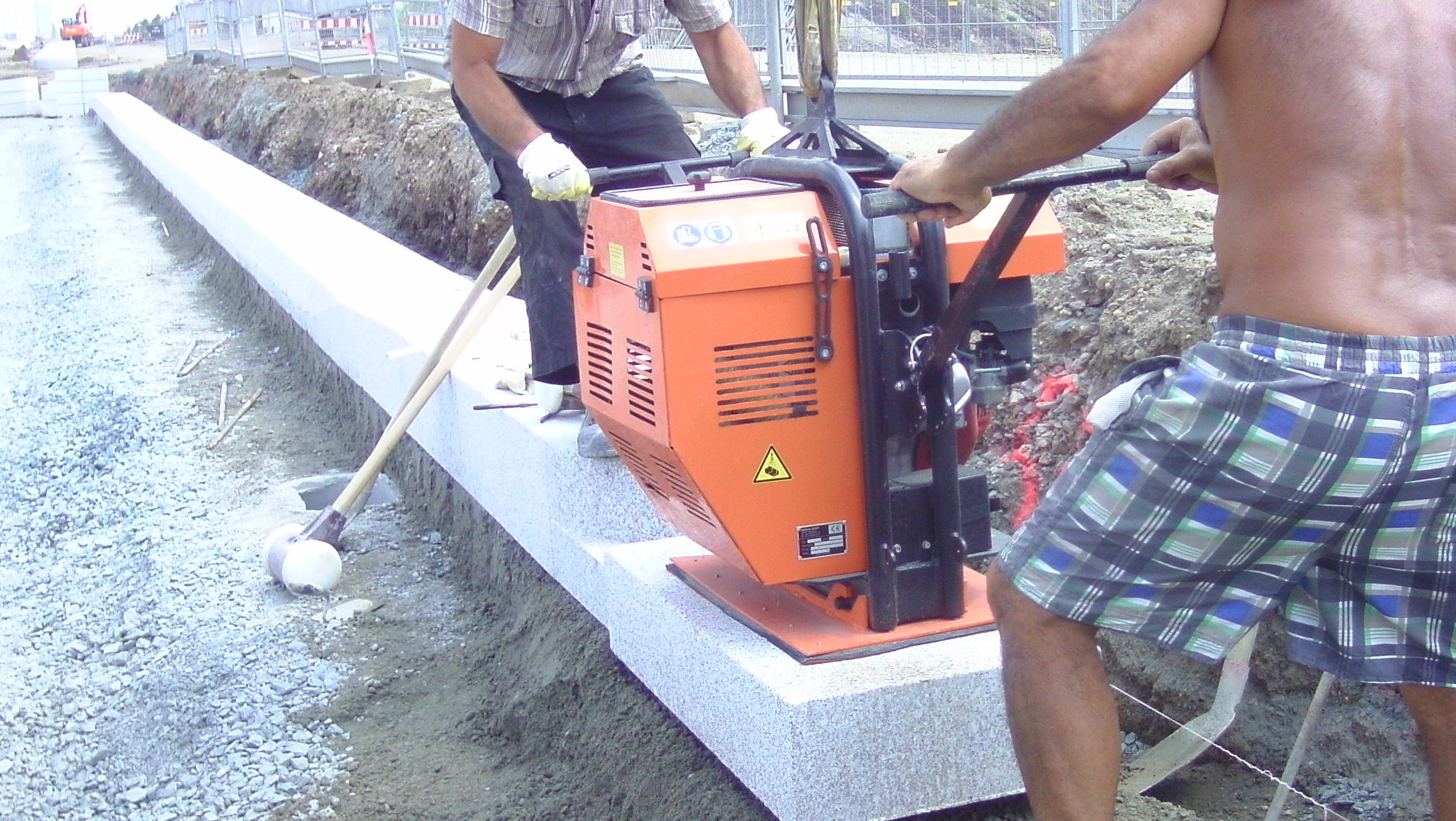 Optimas Vacu-Magnet 1500 P/H: placing heavy weight concrete and natural stone elements by Optimas vacuum technology.