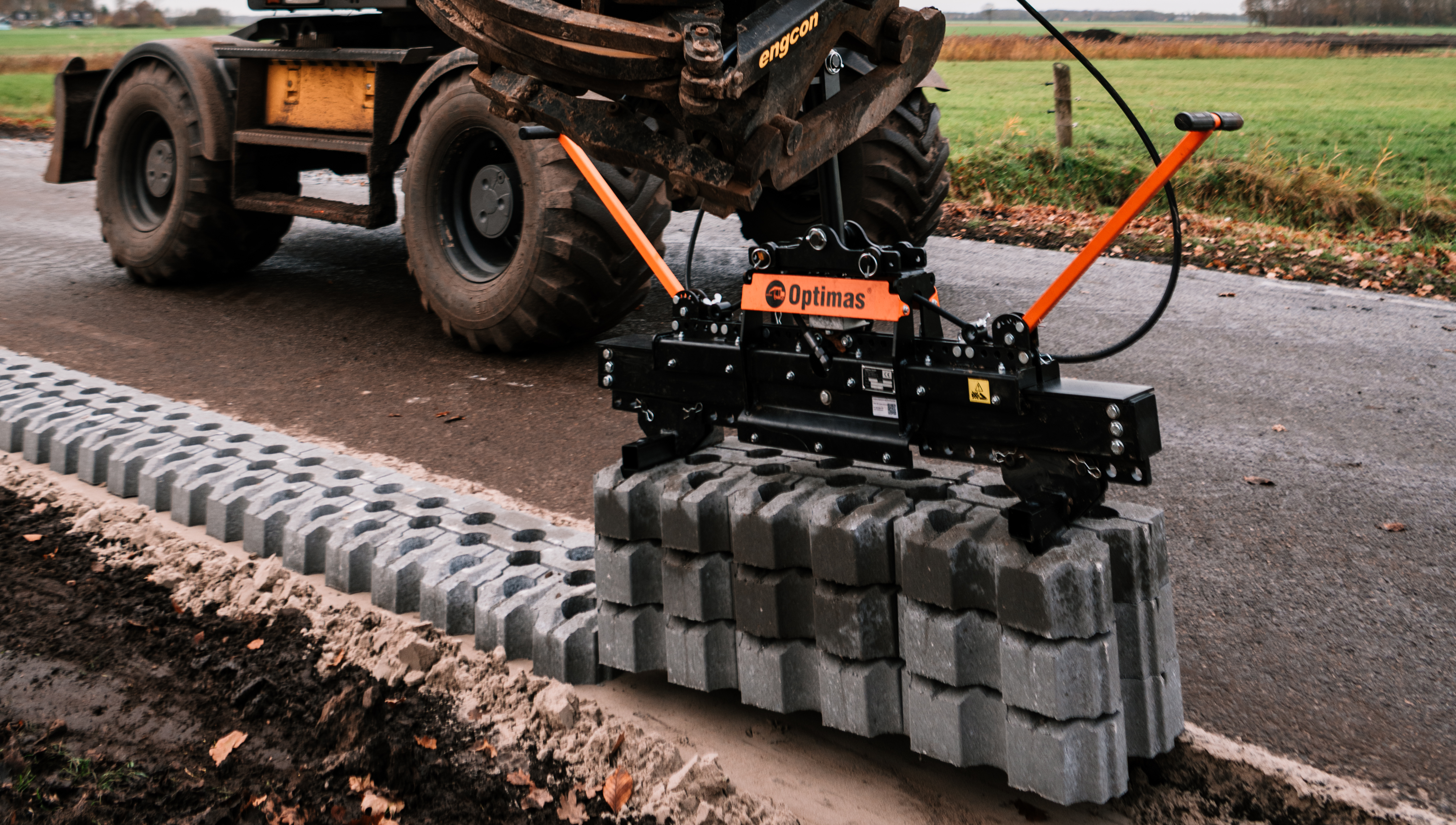 Optimas Stone-Clamp Multiflex - laying 3 layers of lawn grids