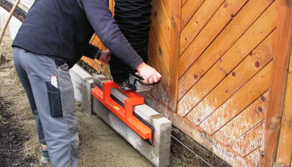 Optimas Vacu-Pallet-Mobil - setting Kerbs directly against the wall