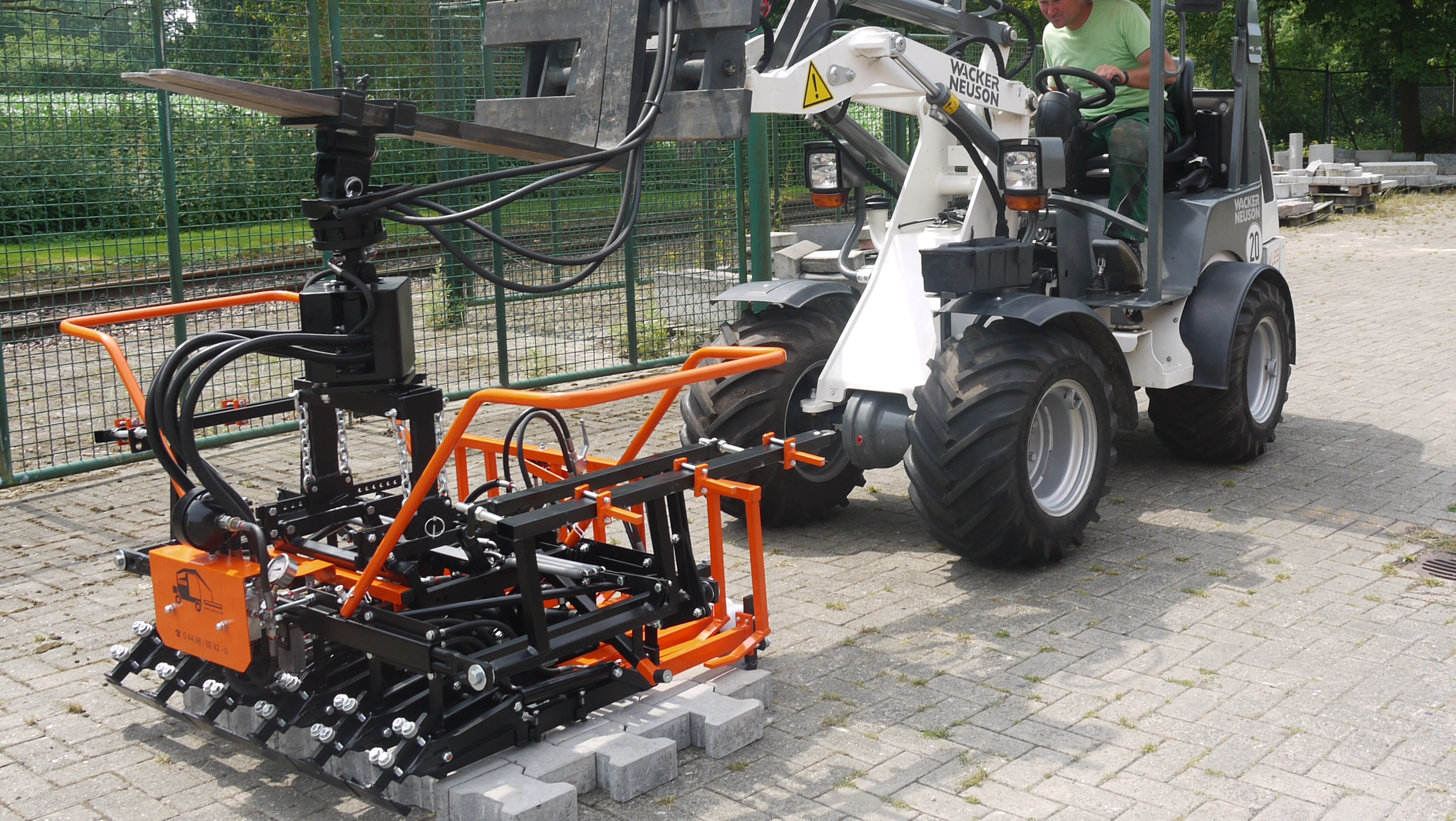 Paver-Clamp Multi6 M for various carrier on loader