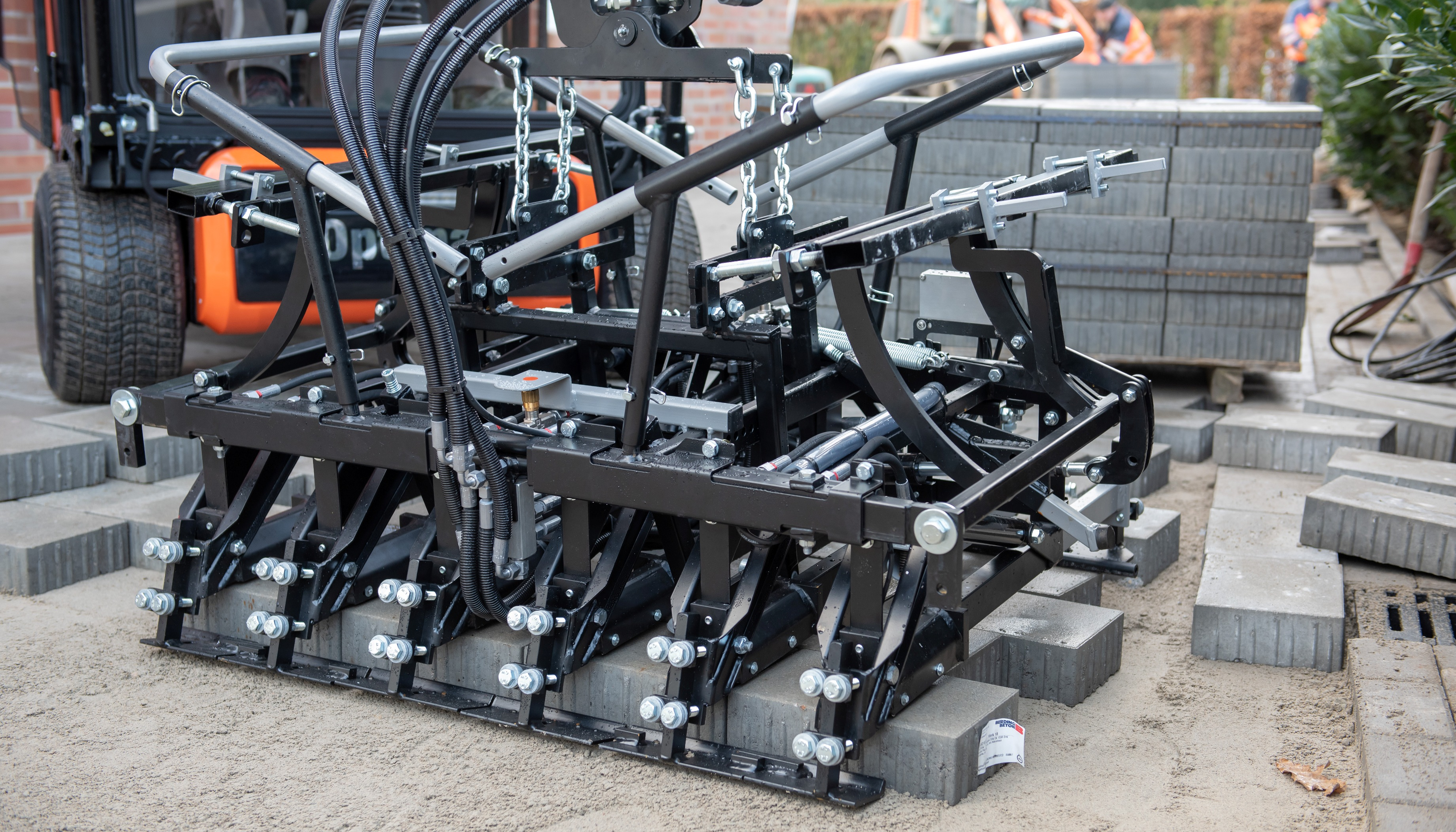 Optimas Paver-Clamp Multi6 M / ME (Paver Laying machine) - Front view