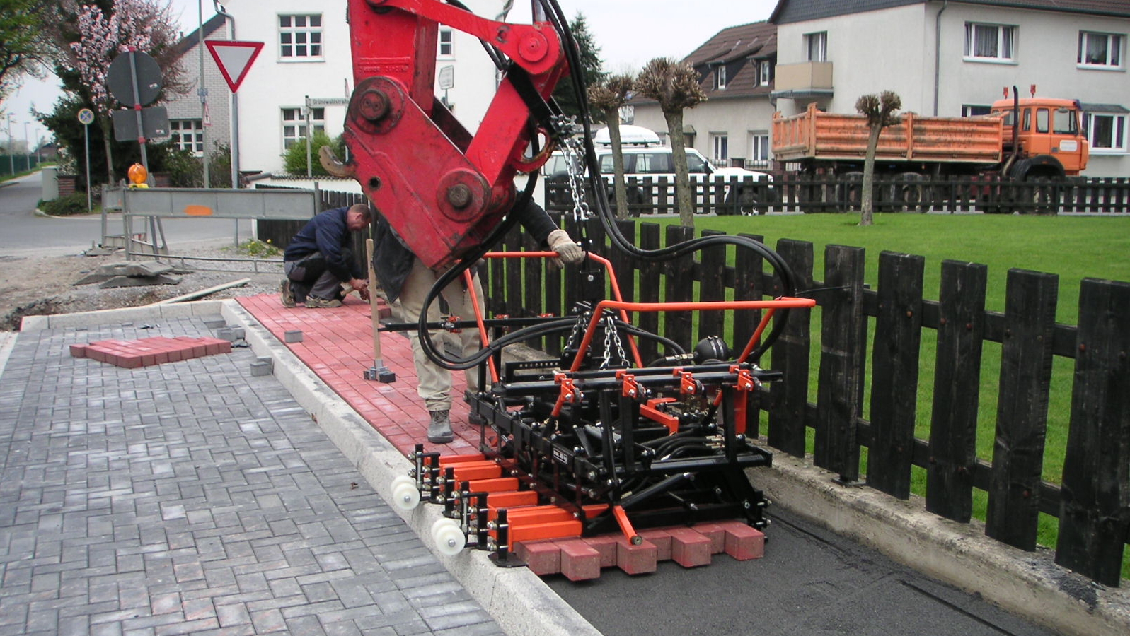 Paver-Clamp Multi6 M for various carrier - paving walkway