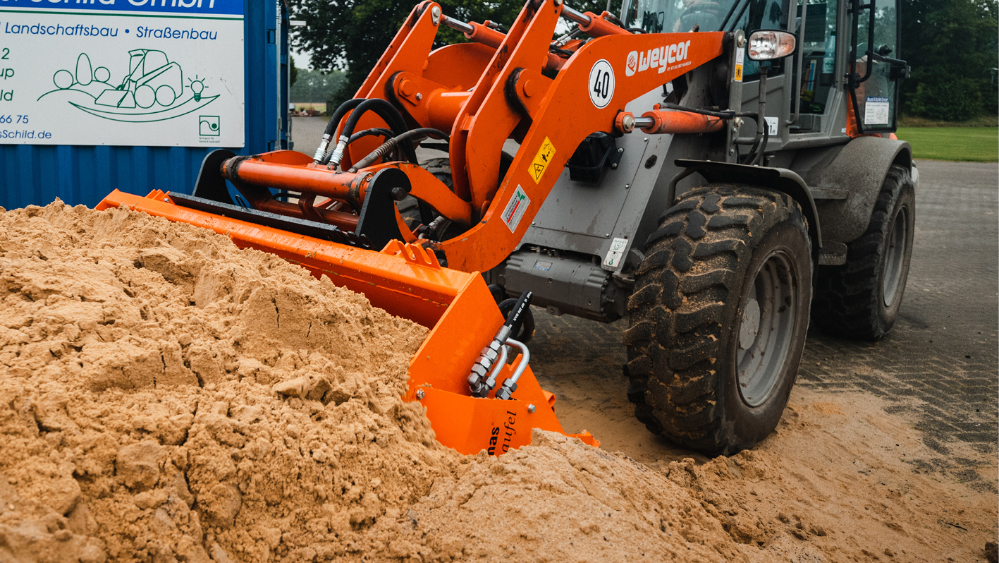 Spreading shovel