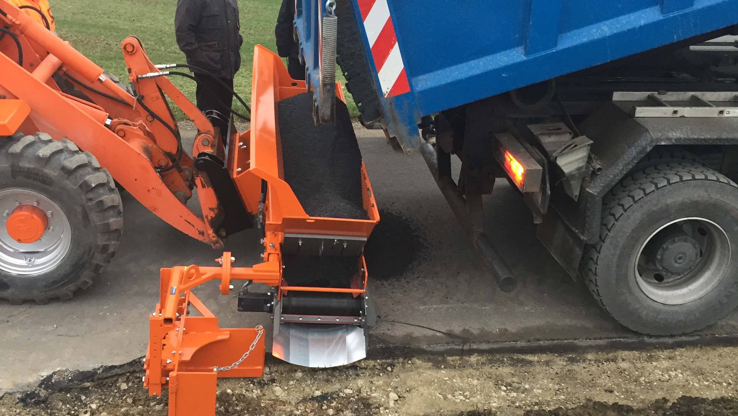 Distributeur de matière « Finliner » pour accotements 0,5 m³/1,0 m³ et 1,4 m³