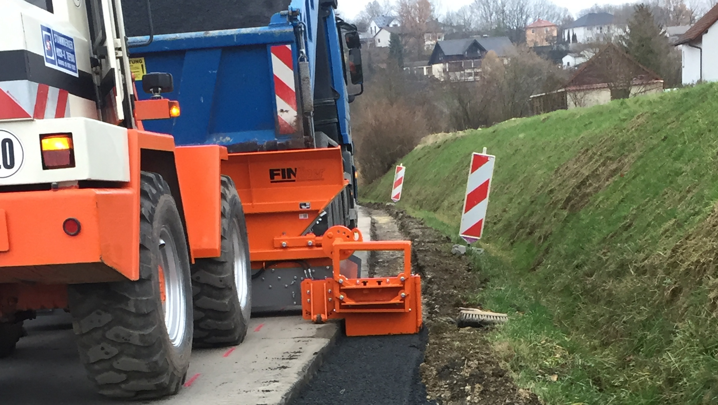 Distributeur de matière « Finliner » pour accotements 0,5 m³/1,0 m³ et 1,4 m³