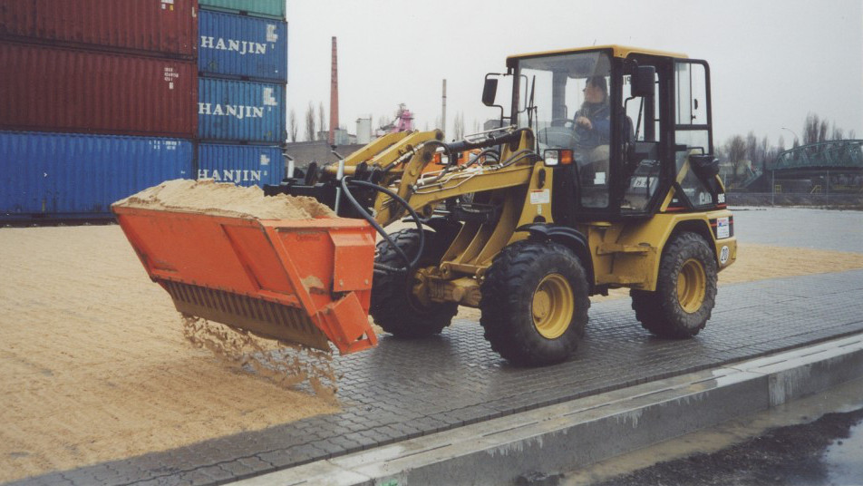 Spreading shovel
