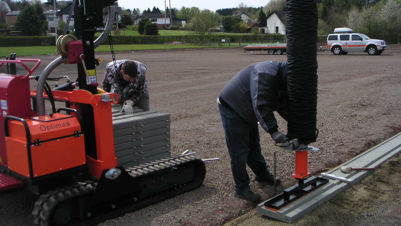 Optimas Vacu-Pallet-Mobil - placing gutter stones