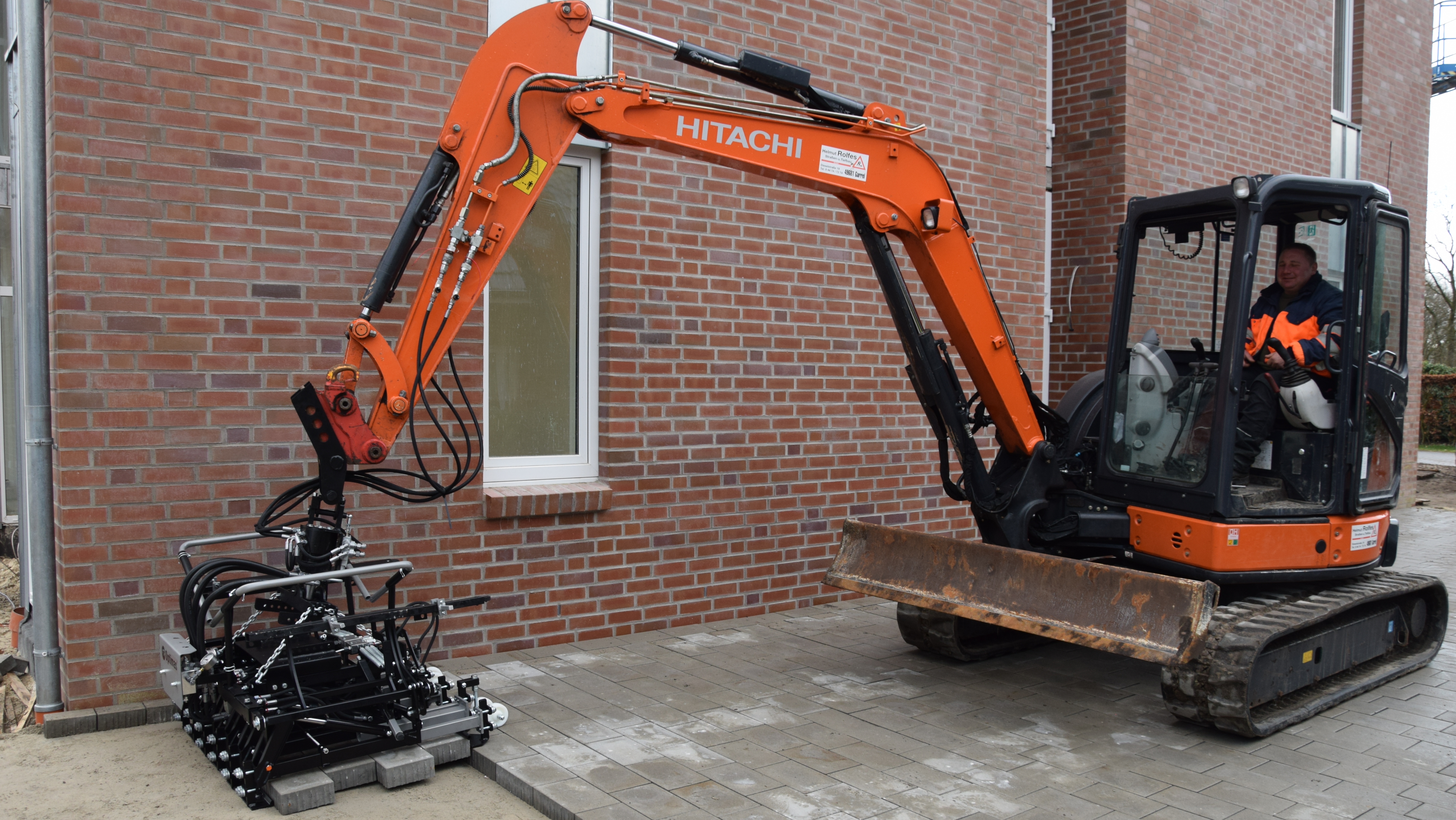 Paver-Clamp Multi6 M for various carrier -laying down paving stones