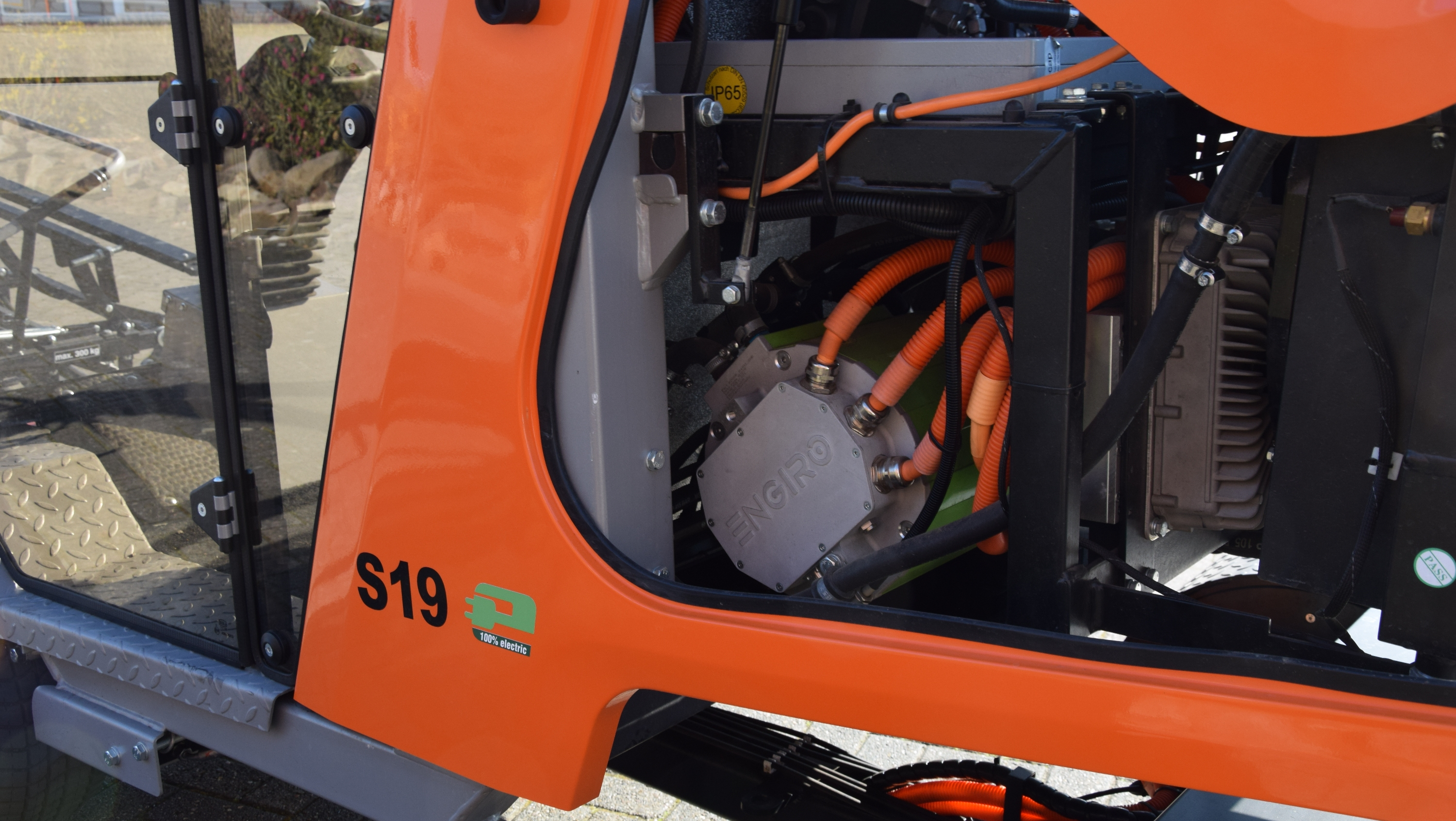 Optimas Paver Laying Machine S19E PaveJet - Engine view