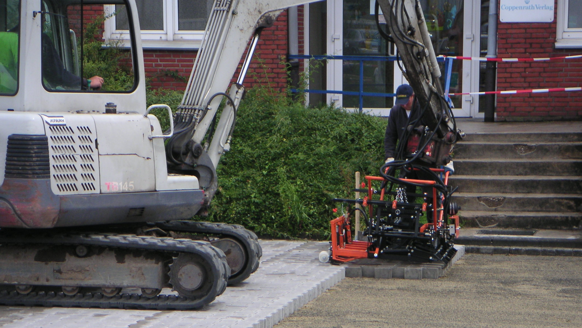 Paver-Clamp Multi6 M for various carrier - 2 hydraulic circuits 