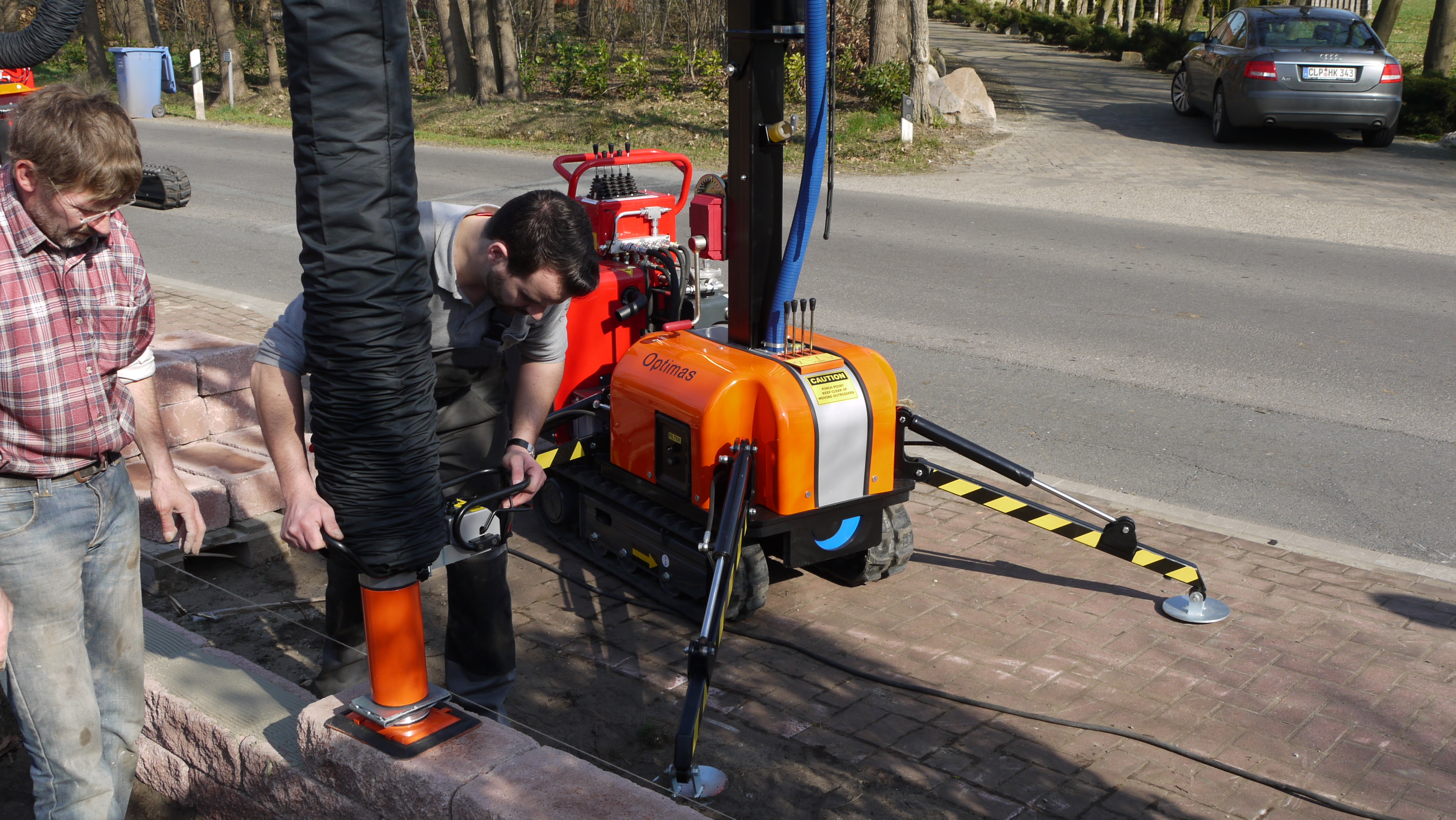 Optimas Vacu-Mobil-Allrounder: placing wall stones