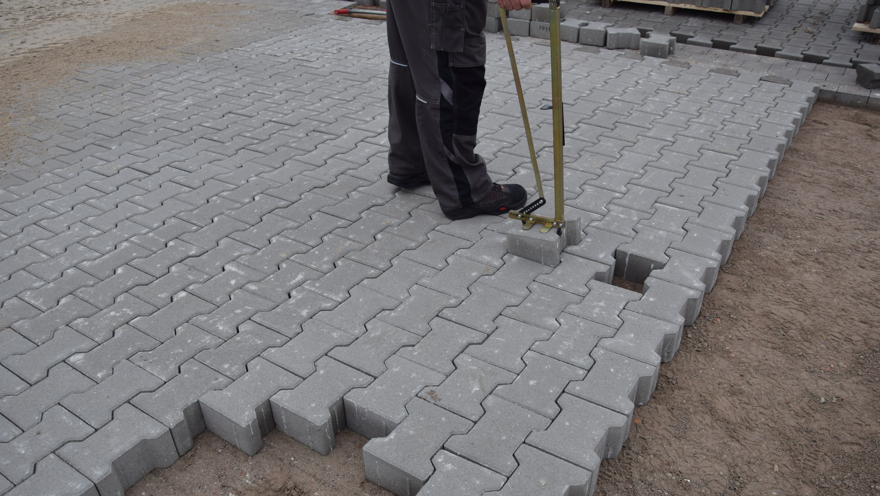 Paver-Lifter