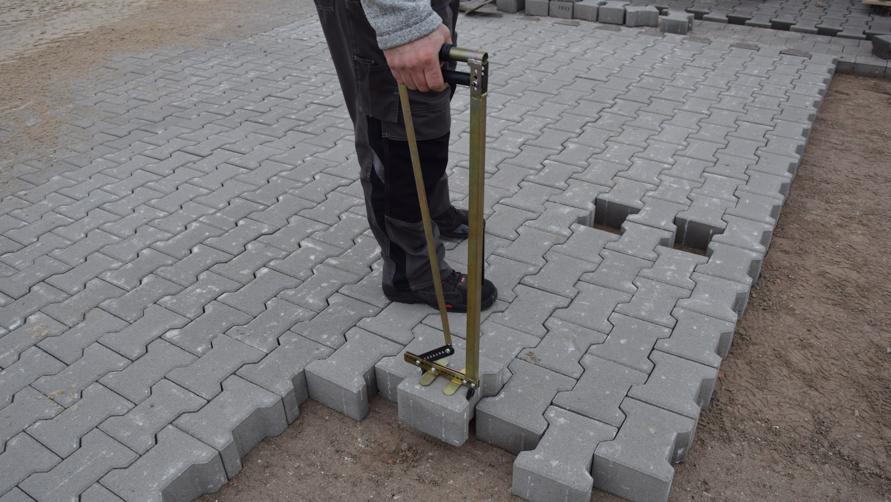 Paver-Lifter