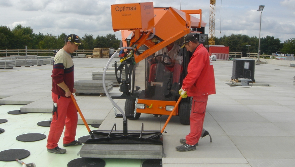 The Optimas “BE” vacuum device is a vacuum device designed for use with the paver laying machine for laying concrete and granite kerbstones and concrete and granite pavers or gutter stones.
