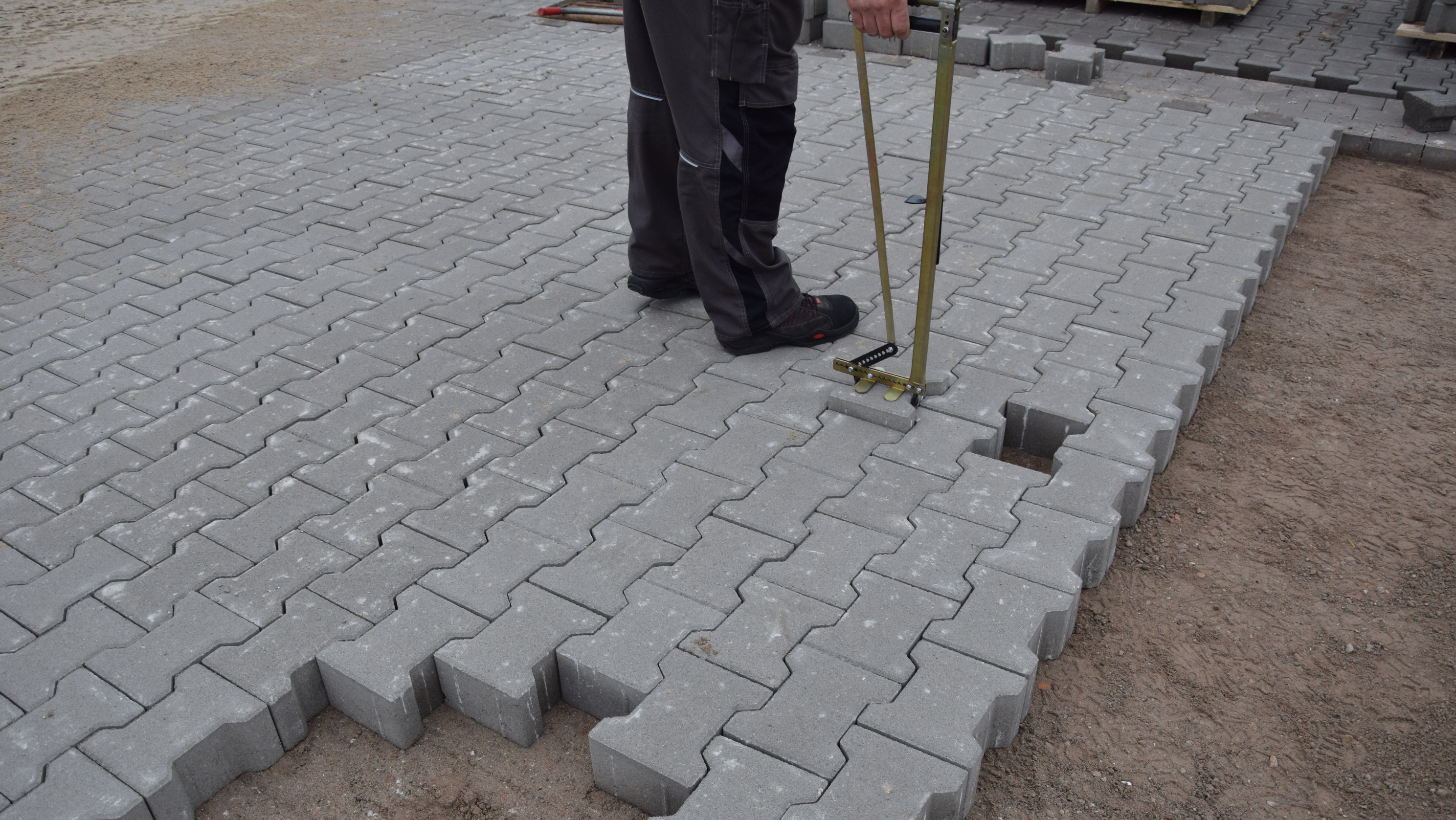 Paver-Lifter