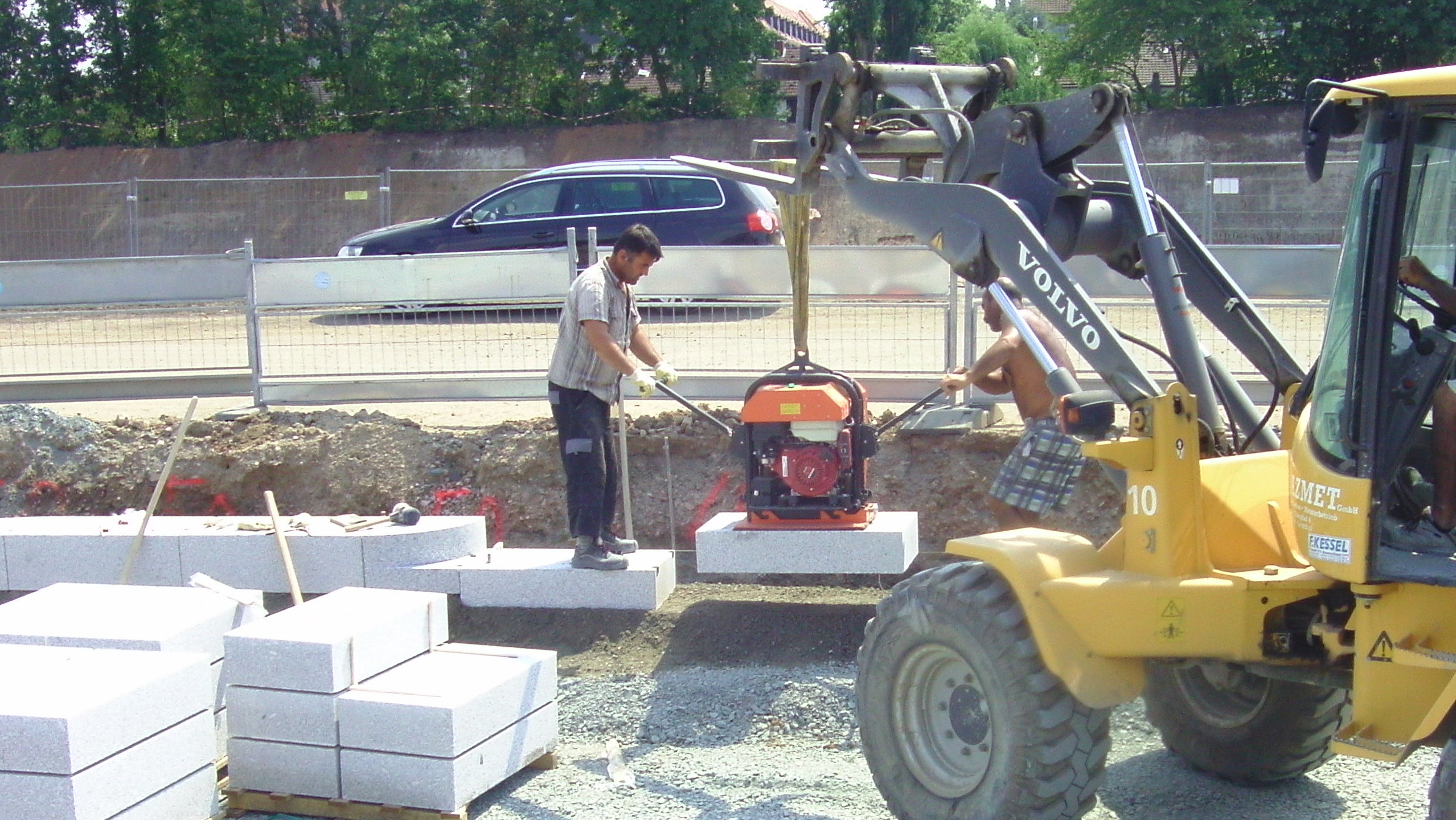 Optimas Vacu-Magnet 1500 P/H: placing heavy weight concrete and natural stone elements by Optimas vacuum technology.